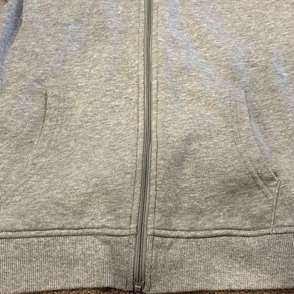 Vineyard Vines for Target Women’s ‘Every Day Should Feel This Good’ Sweatshirt - Picture 3 of 7